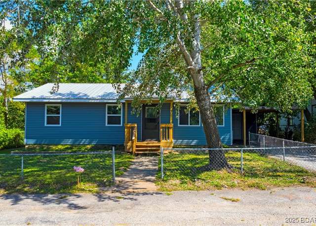 Property at 50 Hazel St, Camdenton, MO 65020, 3 beds, 1 bath