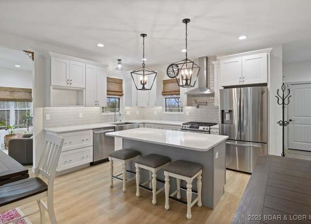 Property at 705 Cambridge Dr, Four Seasons, MO 65049, 3 beds, 2 baths