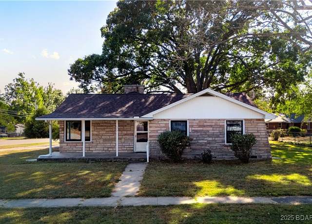 Property at 577 Mulberry Ln, Camdenton, MO 65020, 3 beds, 2 baths