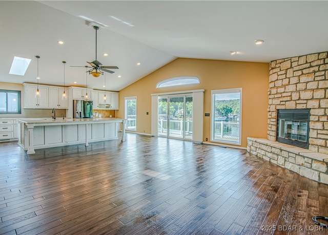 Property at 584 Woodland Pt, Linn Creek, MO 65052, 4 beds, 3.5 baths