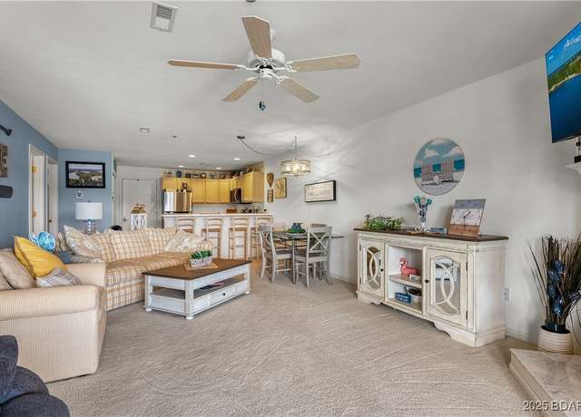 Property at 121 Cedar Glen Dr Unit 3B, Camdenton, MO 65020, 2 beds, 2 baths