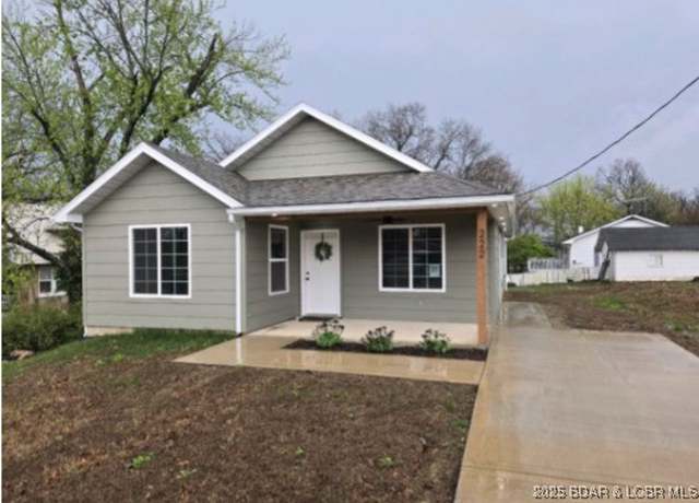 Property at 222 Camden Ave, Camdenton, MO 65020, 3 beds, 2 baths