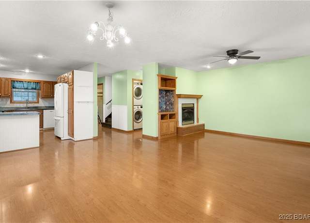 Property at 341 3rd St, Camdenton, MO 65020, 3 beds, 2 baths