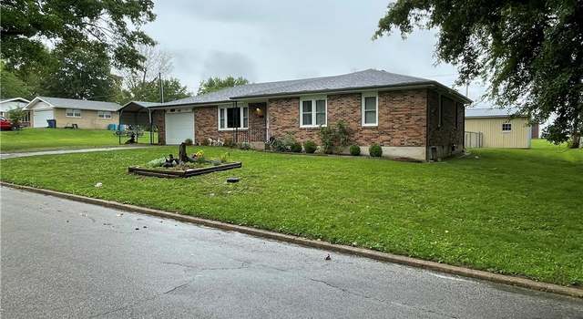 Photo of 111 W Haynes St, Eldon, MO 65026