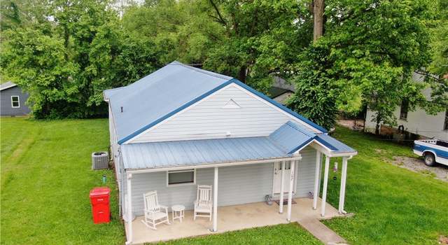 Photo of 102 St Louis St, Iberia, MO 65486