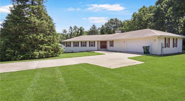 Photo of 290 Fawn Meadows Dr, Linn Creek, MO 65052