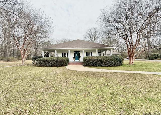 Property at 140 Deerfield Dr, Selma, AL 36701, 3 beds, 2 baths