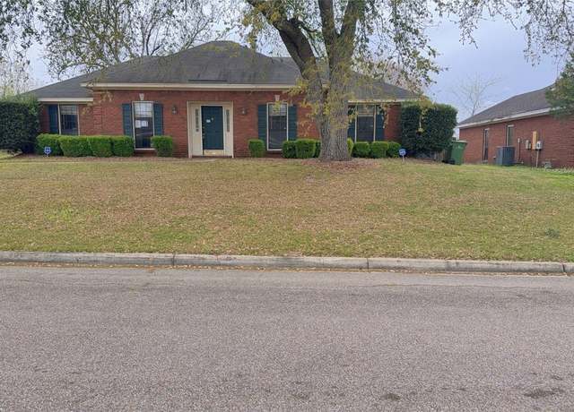 Property at 2357 Cedarwood Ln, Montgomery, AL 36116, 3 beds, 2 baths