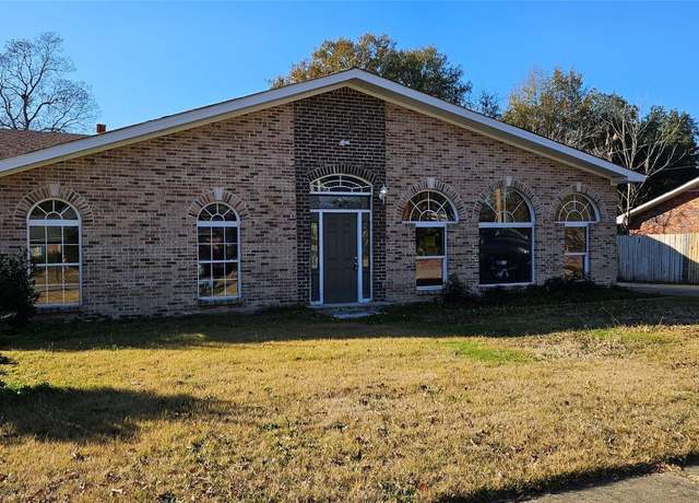 Property at 206 Davors Dr, Montgomery, AL 36109, 4 beds, 2 baths