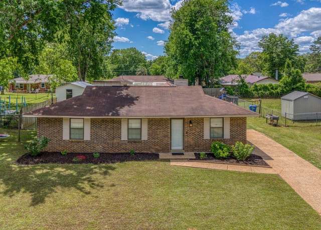 Property at 122 Graylynn Dr, Prattville, AL 36066, 3 beds, 2 baths