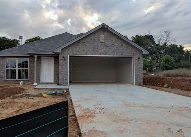 Property at 2046 Dawson's Mill Ln, Prattville, AL 36067, 3 beds, 2 baths