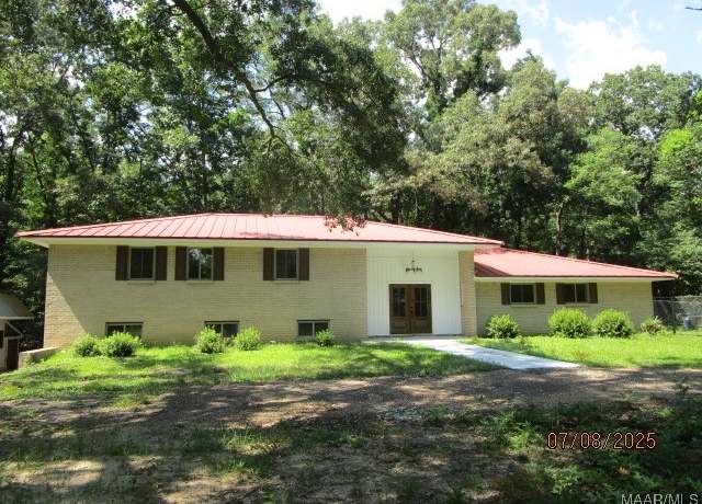 Property at 396 Spring Ln, Deatsville, AL 36022, 4 beds, 3.5 baths