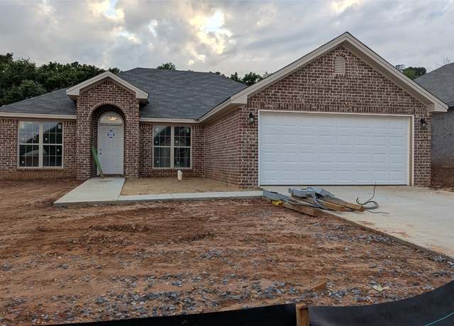 Property at 2048 Dawson's Mill Ln, Prattville, AL 36067, 4 beds, 2 baths