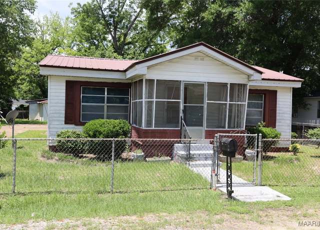 Property at 2612 Harris St, Selma, AL 36701, 3 beds, 2 baths