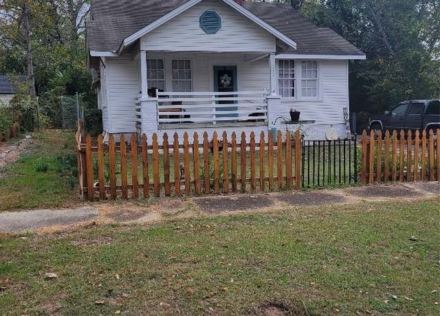 Property at 206 Alabama St, Wetumpka, AL 36092, 3 beds, 2 baths