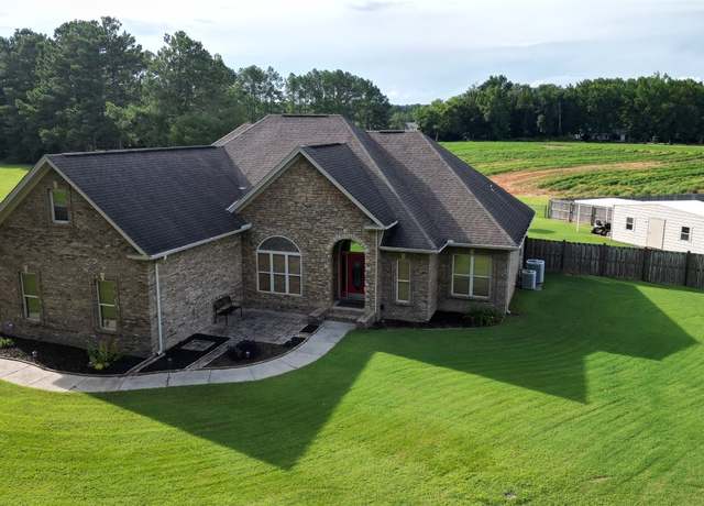 Property at 661 Blackberry Rd, Deatsville, AL 36022, 4 beds, 3.5 baths