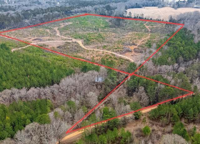 Property at 10 Muskogee Trl, Eclectic, AL 36024