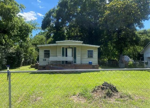 Property at 28 Longview Ct, Montgomery, AL 36108, 2 beds, 1 bath