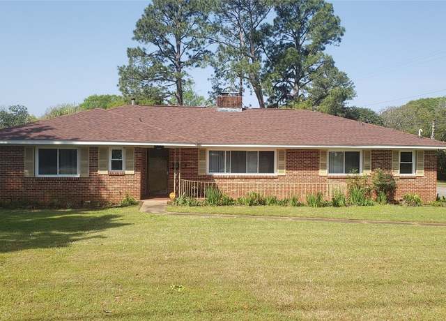 Property at 1025 Federal Dr, Montgomery, AL 36107, 3 beds, 2.5 baths