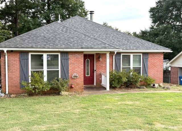 Property at 303 Camellia Dr, Prattville, AL 36067, 3 beds, 2 baths