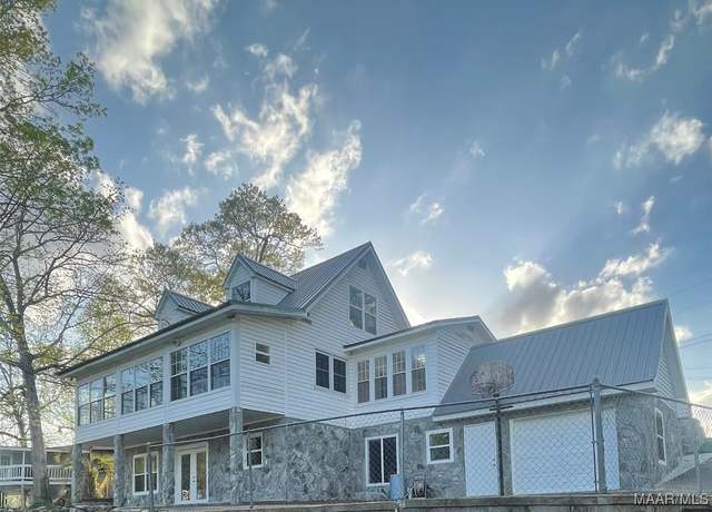 Property at 385 Joes Fish Camp Rd, Titus, AL 36080, 4 beds, 2.5 baths