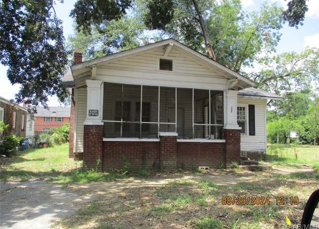Property at 325 King St, Selma, AL 36701, 3 beds, 2 baths