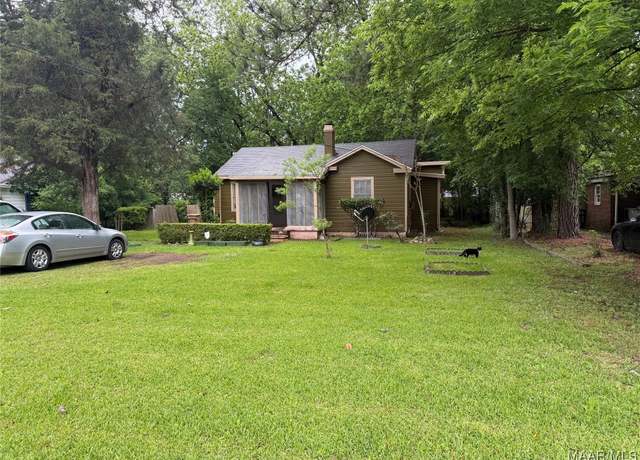 Property at 2121 Lauderdale St, Selma, AL 36701, 3 beds, 1.5 baths