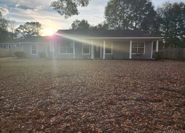Property at 109 Valley Dr, Daleville, AL 36322, 4 beds, 2 baths