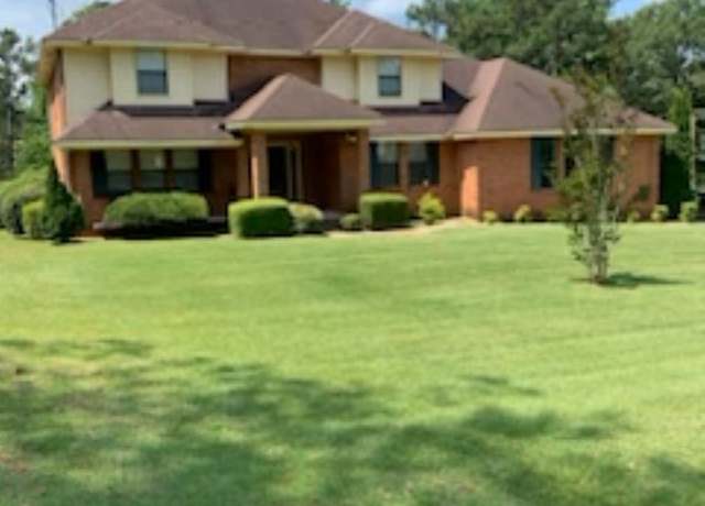 Property at 606 Lakeview Dr, Tuskegee, AL 36083, 4 beds, 3 baths