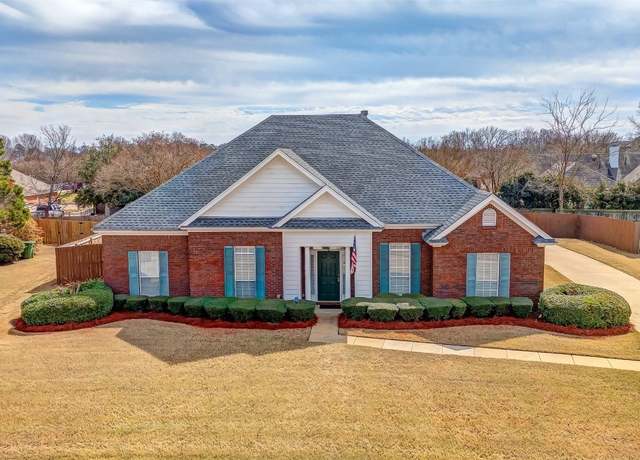 Property at 1949 Parkview Dr, Montgomery, AL 36117, 4 beds, 3 baths