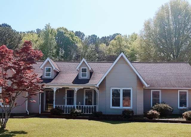 Property at 2719 Longfellow Dr SW, Decatur, AL 35603, 3 beds, 2 baths