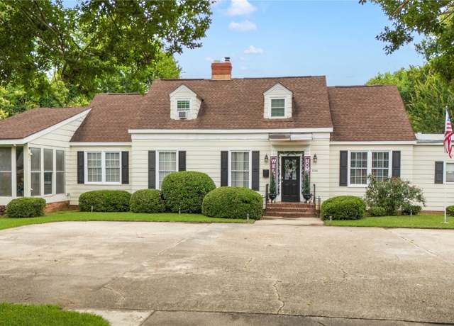 Property at 3206 S Perry St, Montgomery, AL 36105, 8 beds, 3.5 baths