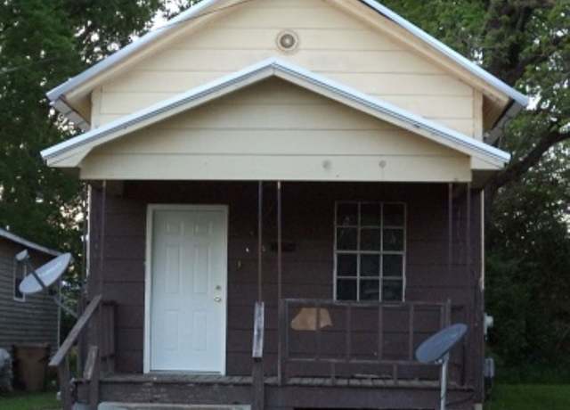Property at 2227 Alabama Ave, Selma, AL 36703, 3 beds, 1 bath