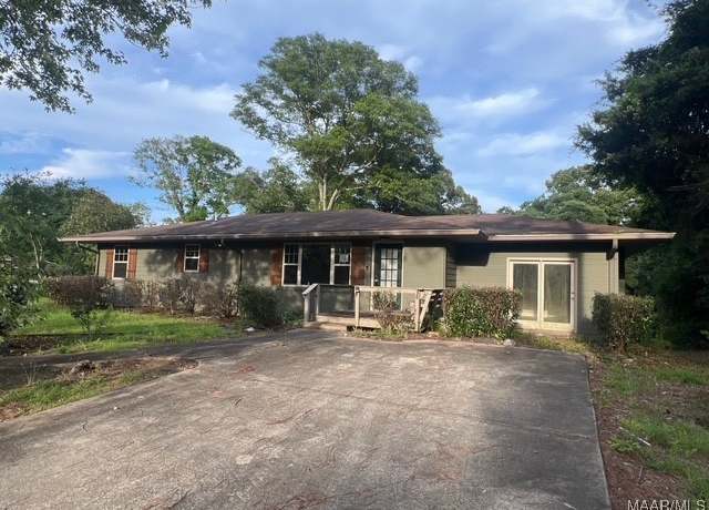 Property at 323 E Highland St, Dadeville, AL 36853, 3 beds, 2 baths