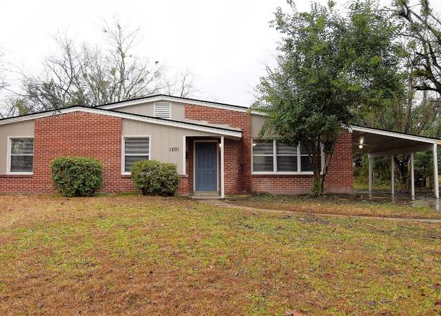 Property at 1201 Buckingham Dr, Montgomery, AL 36116, 3 beds, 2 baths