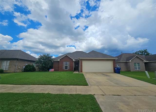 Property at 366 Country Club Dr, Wetumpka, AL 36092, 3 beds, 2 baths