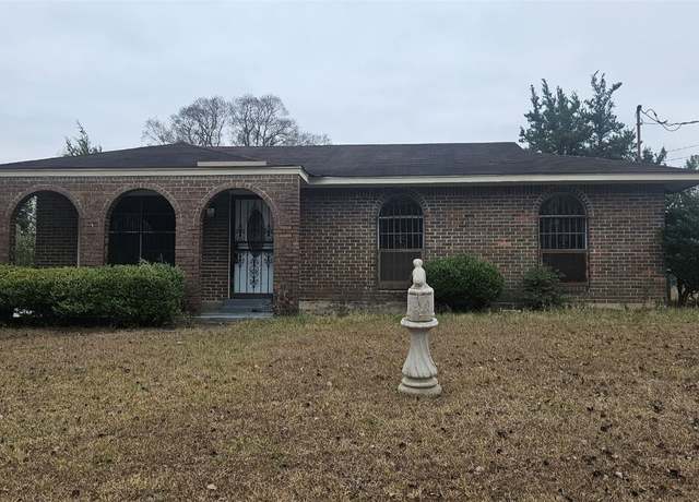 Property at 322 Winderton Dr, Montgomery, AL 36108, 3 beds, 1 bath
