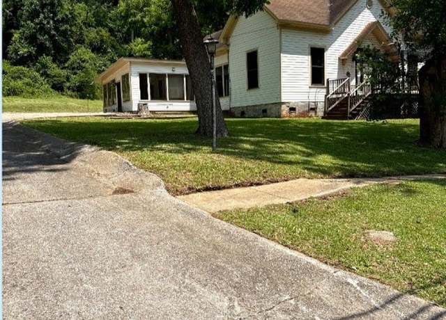 Property at 160 Market St, Centreville, AL 35042, 3 beds, 2 baths