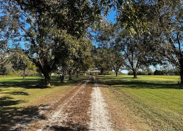 Property at 10521 Us Highway 31, Hope Hull, AL 36043, 4 beds, 2.5 baths