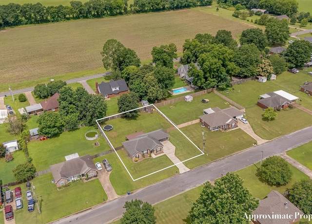 Property at 103 Scarlet Oak Dr, Deatsville, AL 36022, 3 beds, 2 baths