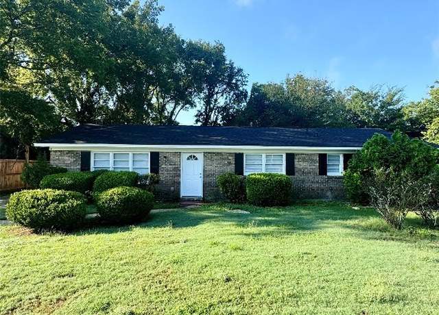 Property at 1206 Woodbridge Dr, Montgomery, AL 36116, 6 beds, 2 baths