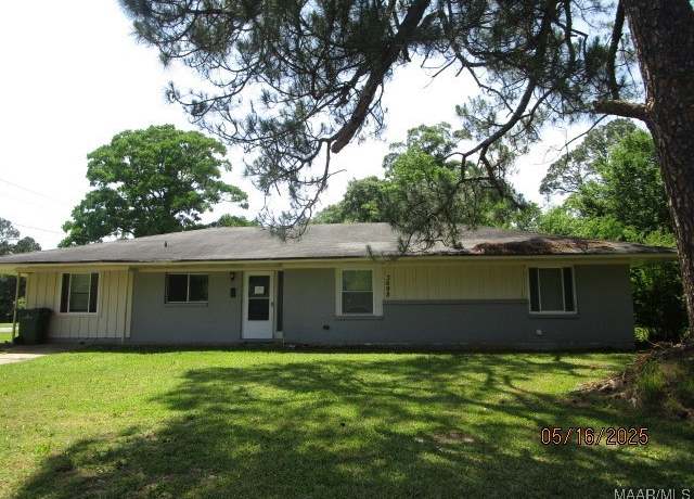 Property at 3698 Berkley Dr, Montgomery, AL 36111, 4 beds, 1 bath