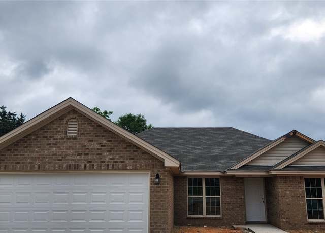 Property at 176 Stoneridge Dr, Tallassee, AL 36078, 4 beds, 2 baths