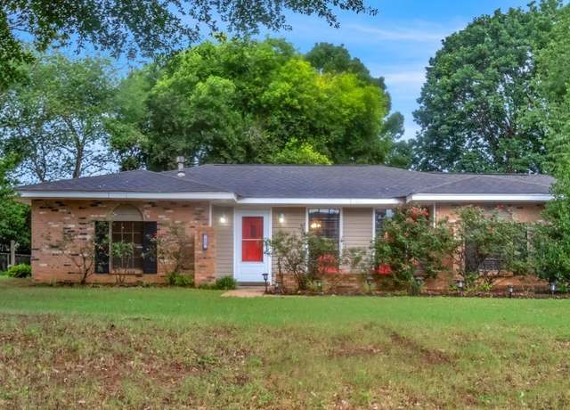 Property at 113 Duck Cv, Elmore, AL 36025, 4 beds, 3 baths