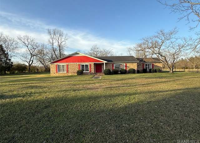 Property at 328 Moores Ferry Rd, Selma, AL 36701, 3 beds, 2 baths