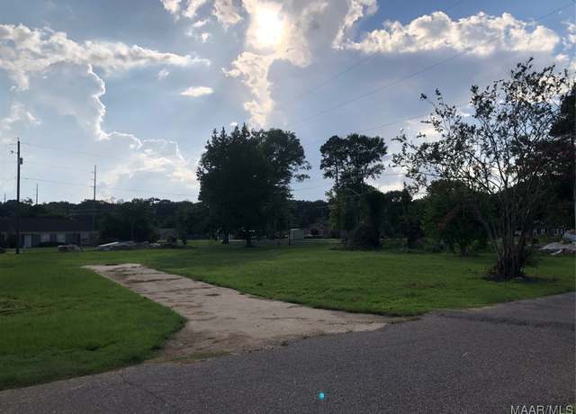 Property at 101 Pinehaardt Dr, Selma, AL 36701