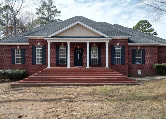 Property at 210 Hickory Pl, Wetumpka, AL 36093, 3 beds, 2.5 baths
