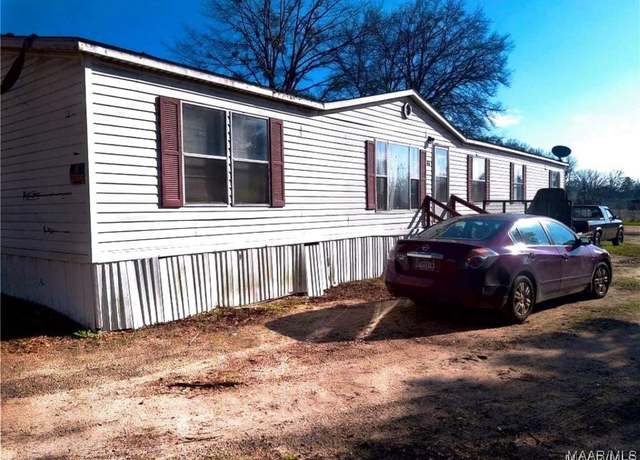 Property at 416 Twenty Foot Ave S, Selma, AL 36703, 5 beds, 3 baths
