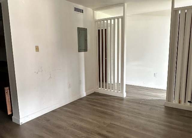 Property at 825 Keesler Dr Unit B, Selma, AL 36701, 3 beds, 1.5 baths