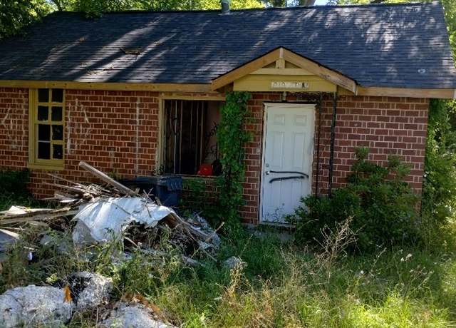 Property at 1010 12th Ave, Phenix City, AL 36867, 3 beds, 1 bath
